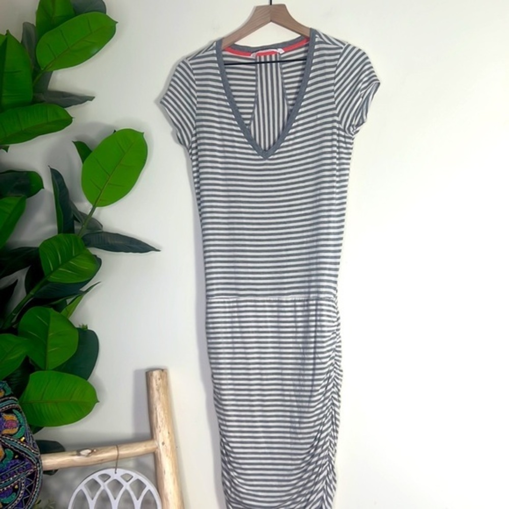 Athleta Topanga Dress Short Sleeve Grey and White Stiped Ruched Detail Dress‎ - Picture 4 of 8